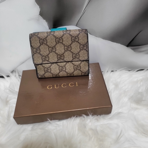 AUTHENTIC FULL INCLUSION GUCCI COMPACT WALLET - Picture 7 of 10